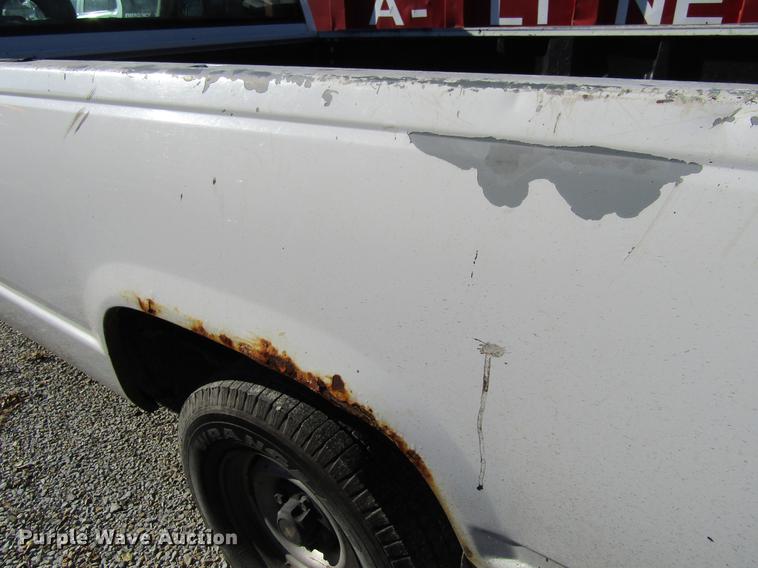 image for item EU9527 1993 Chevrolet 1500 pickup truck