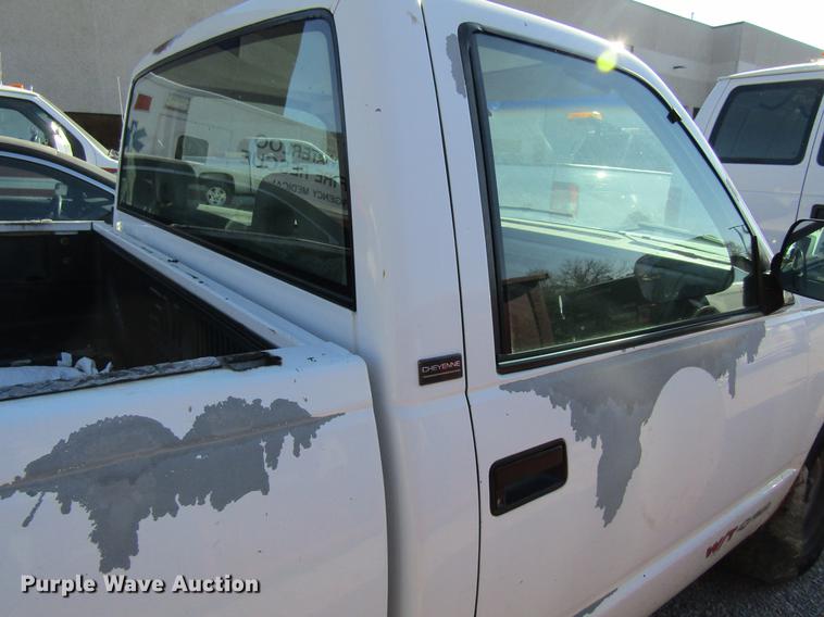 image for item EU9527 1993 Chevrolet 1500 pickup truck