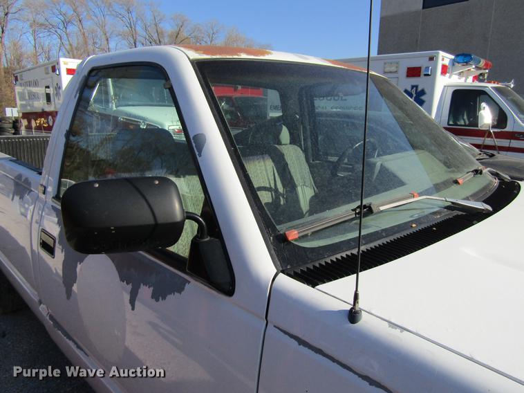 image for item EU9527 1993 Chevrolet 1500 pickup truck