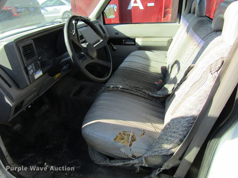 image for item EU9527 1993 Chevrolet 1500 pickup truck