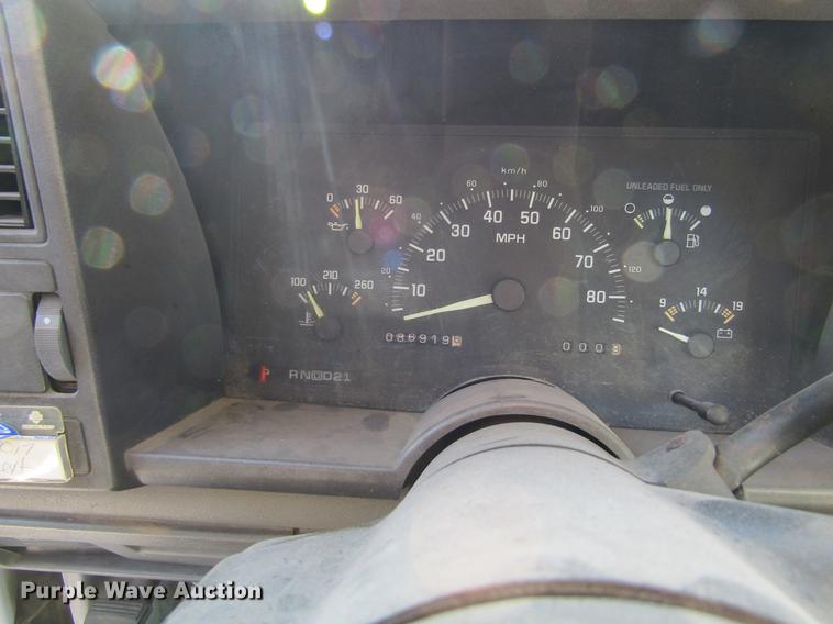 image for item EU9527 1993 Chevrolet 1500 pickup truck