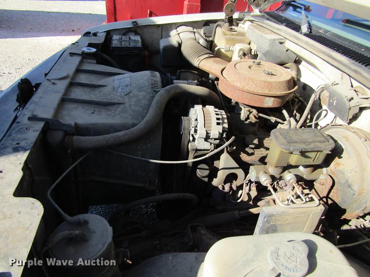 image for item EU9527 1993 Chevrolet 1500 pickup truck