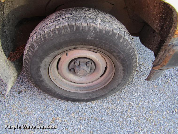 image for item EU9527 1993 Chevrolet 1500 pickup truck