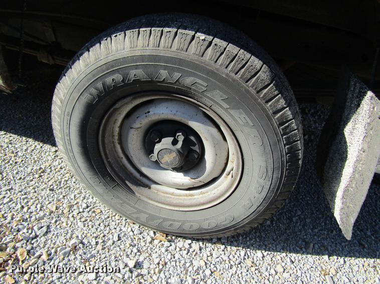 image for item EU9527 1993 Chevrolet 1500 pickup truck