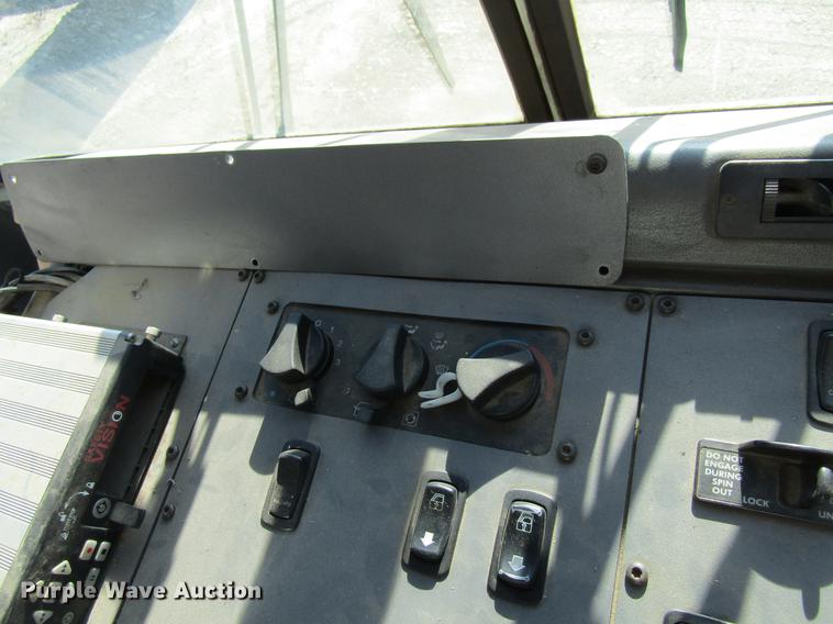 image for item EU9531 2008 American Lafrance Condor refuse truck