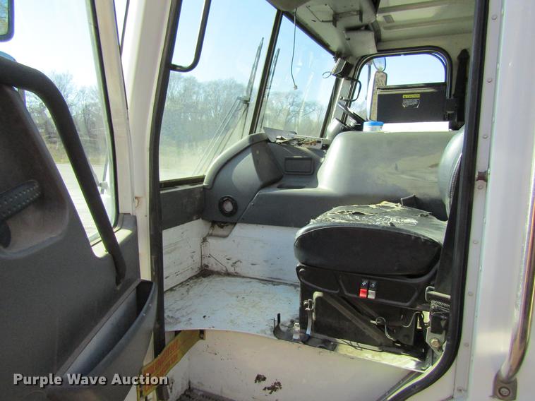 image for item EU9531 2008 American Lafrance Condor refuse truck