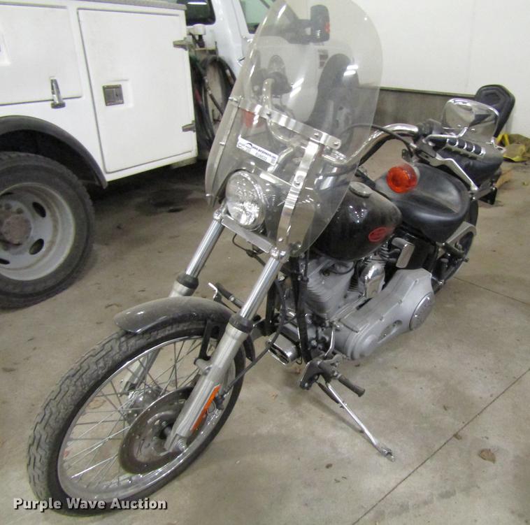 image for item EU9532 2001 Harley Davidson FXST motorcycle