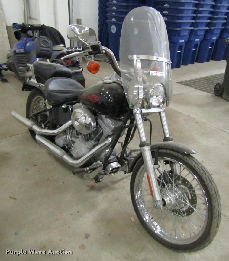 image for item EU9532 2001 Harley Davidson FXST motorcycle