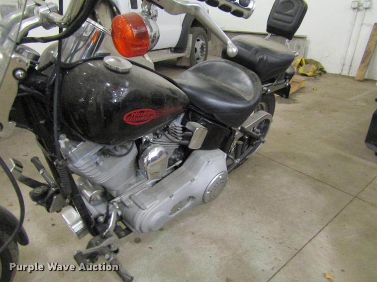 image for item EU9532 2001 Harley Davidson FXST motorcycle