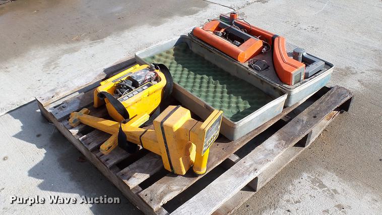 image for item EV9532 (2) utility locators