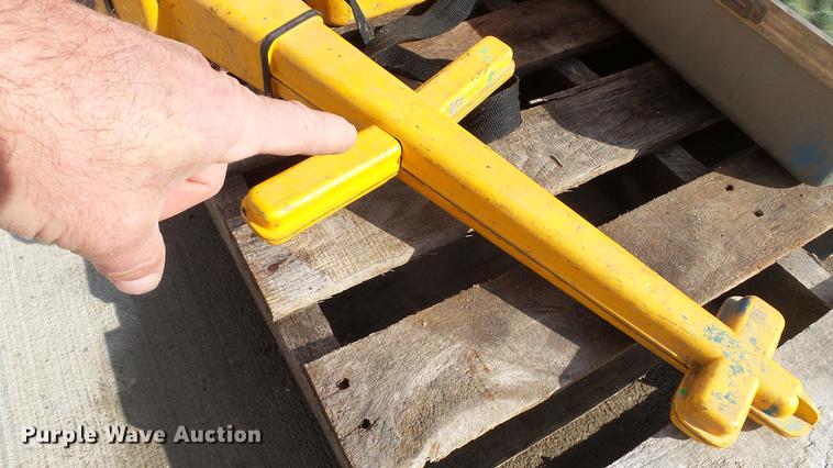 image for item EV9532 (2) utility locators