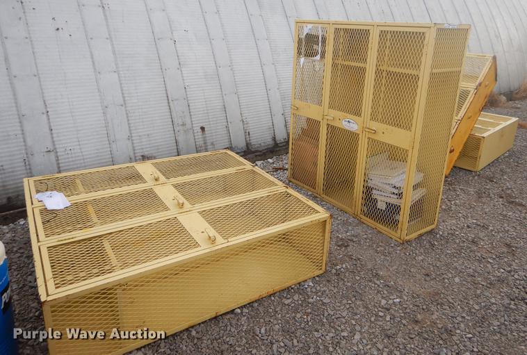 image for item EW9738 (4) steel lockers units