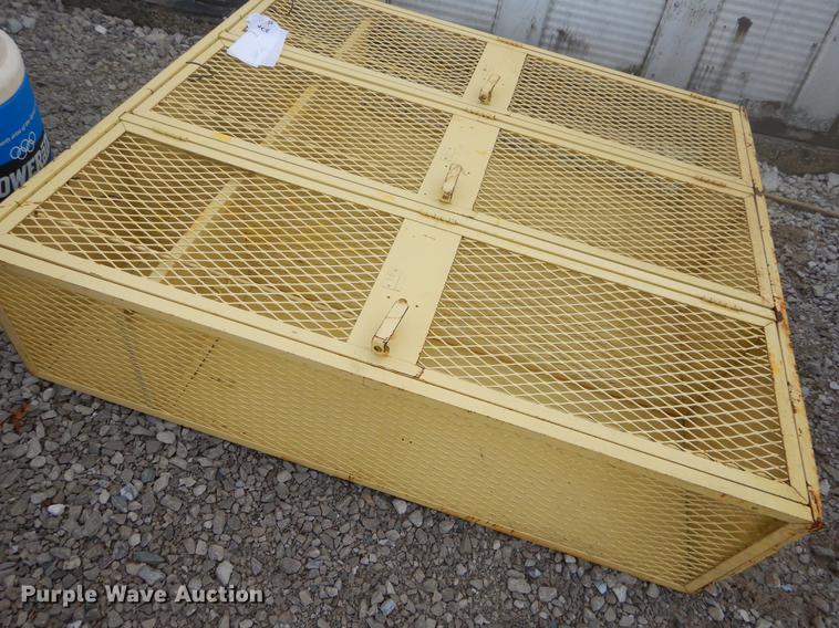 image for item EW9738 (4) steel lockers units