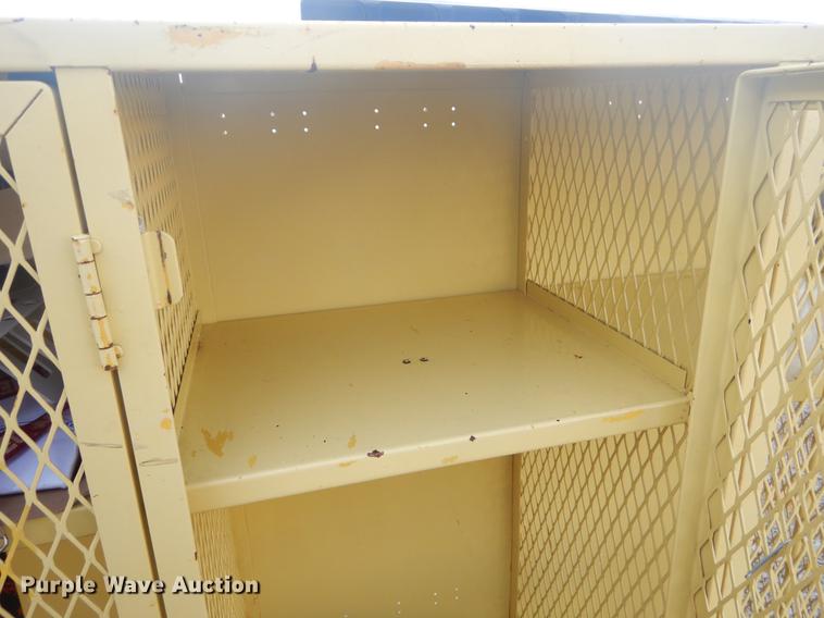 image for item EW9738 (4) steel lockers units