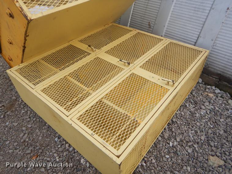 image for item EW9738 (4) steel lockers units