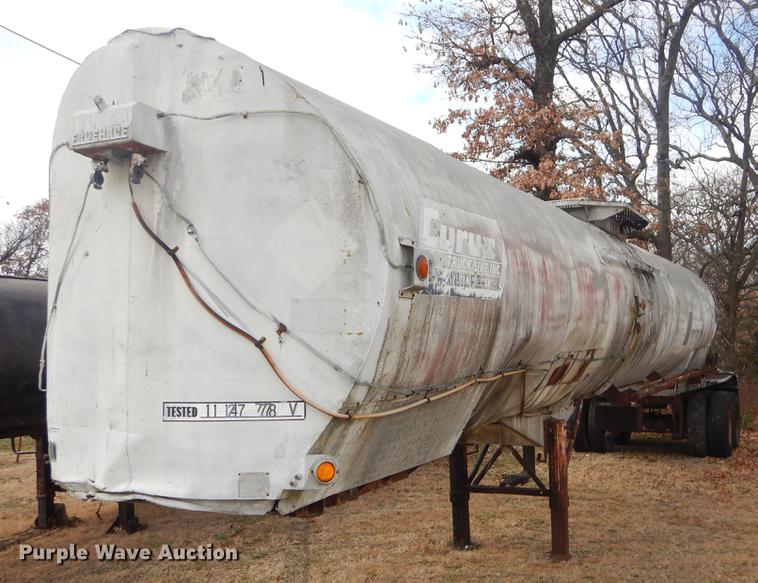 image for item EW9746 1959 Fruehauf tank trailer
