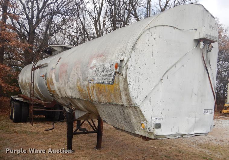 image for item EW9746 1959 Fruehauf tank trailer