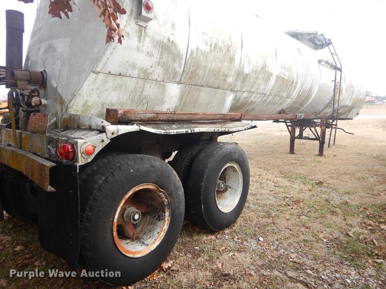 image for item EW9746 1959 Fruehauf tank trailer