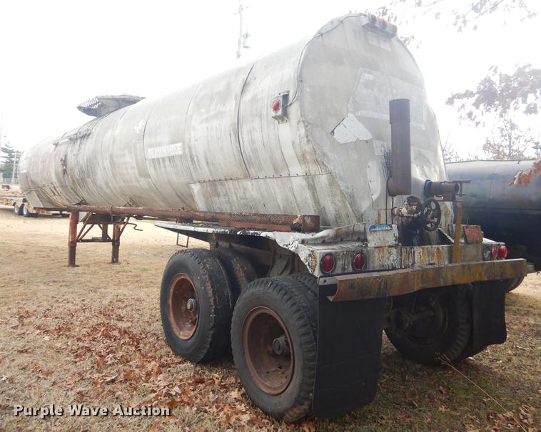 image for item EW9746 1959 Fruehauf tank trailer