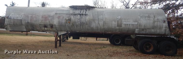 image for item EW9746 1959 Fruehauf tank trailer