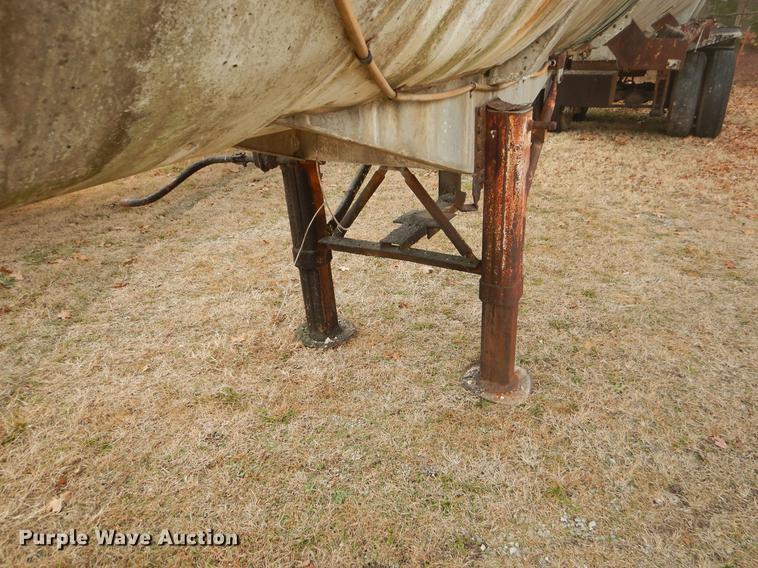 image for item EW9746 1959 Fruehauf tank trailer