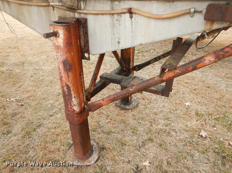 image for item EW9746 1959 Fruehauf tank trailer