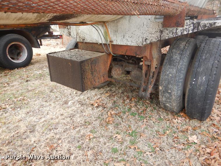 image for item EW9746 1959 Fruehauf tank trailer