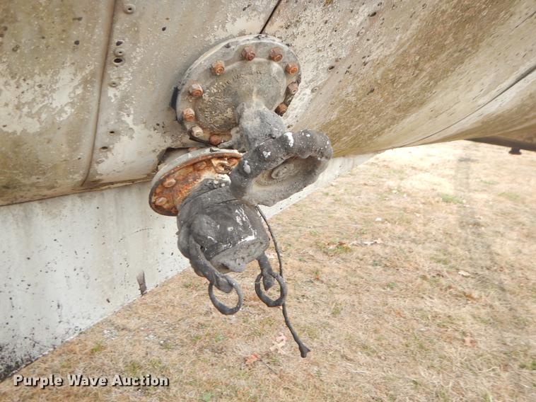 image for item EW9746 1959 Fruehauf tank trailer