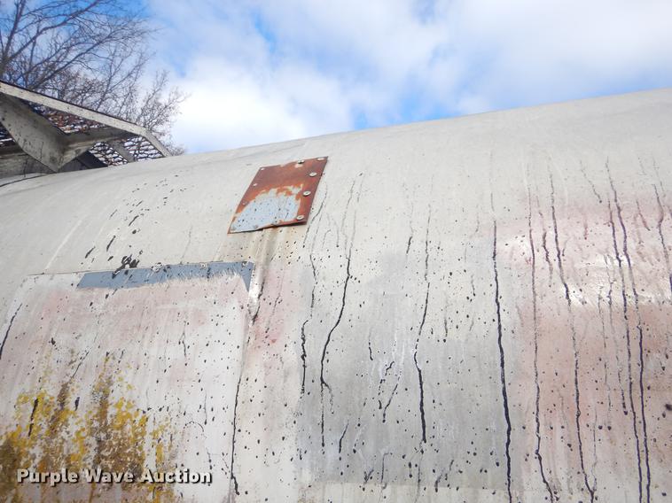 image for item EW9746 1959 Fruehauf tank trailer