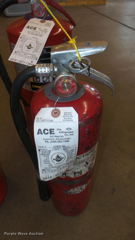 (8) fire extinguishers in Hutchinson, KS Item FI9366 sold Purple Wave