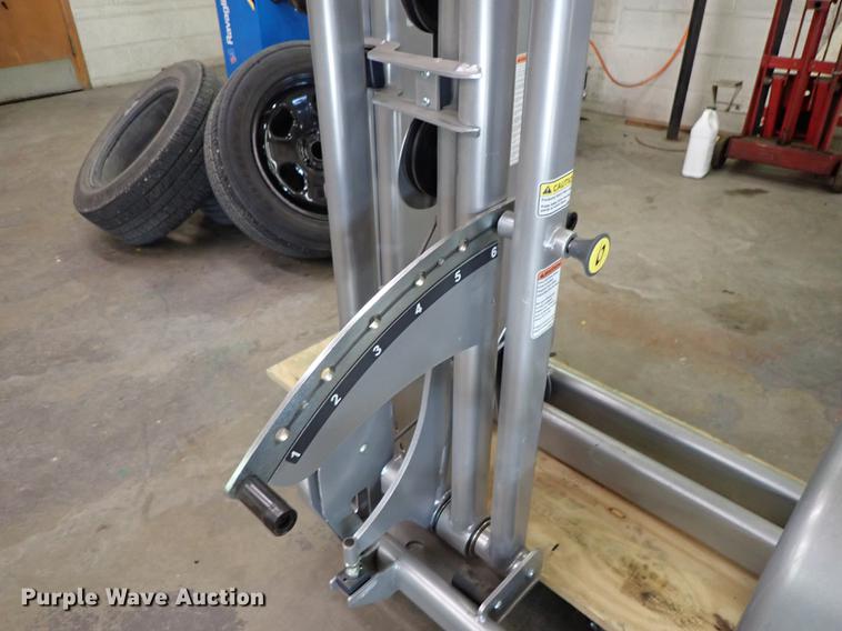 image for item FI9459 Cybex VR1 abdominal/back extension machine