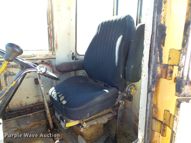 image for item L5725 1977 Dresser 530 wheel loader