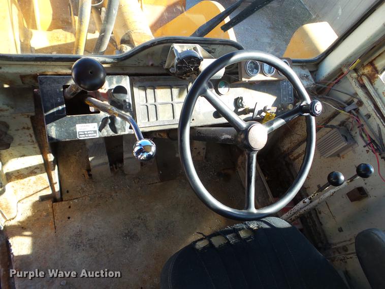image for item L5725 1977 Dresser 530 wheel loader