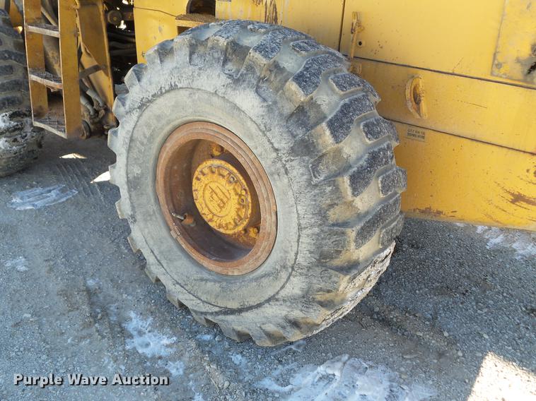image for item L5725 1977 Dresser 530 wheel loader