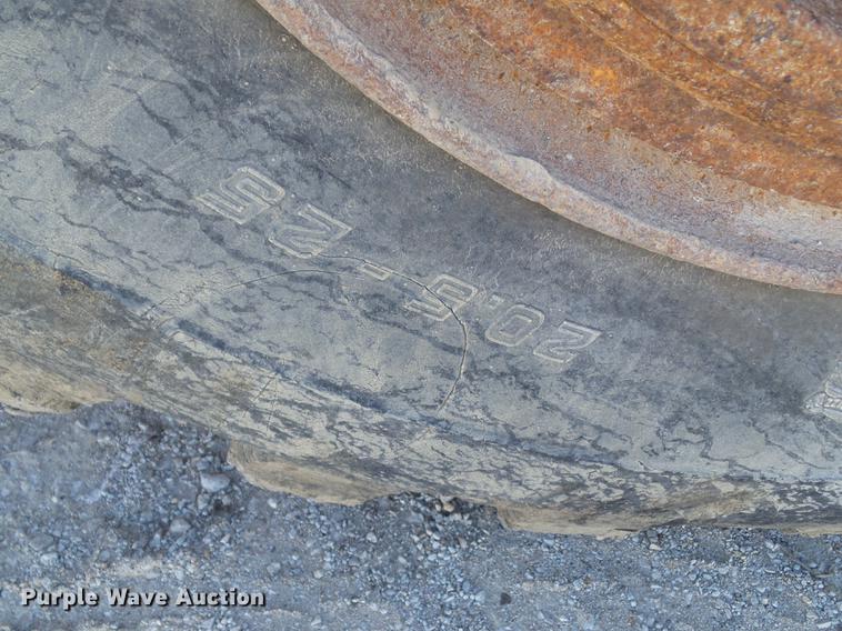 image for item L5725 1977 Dresser 530 wheel loader