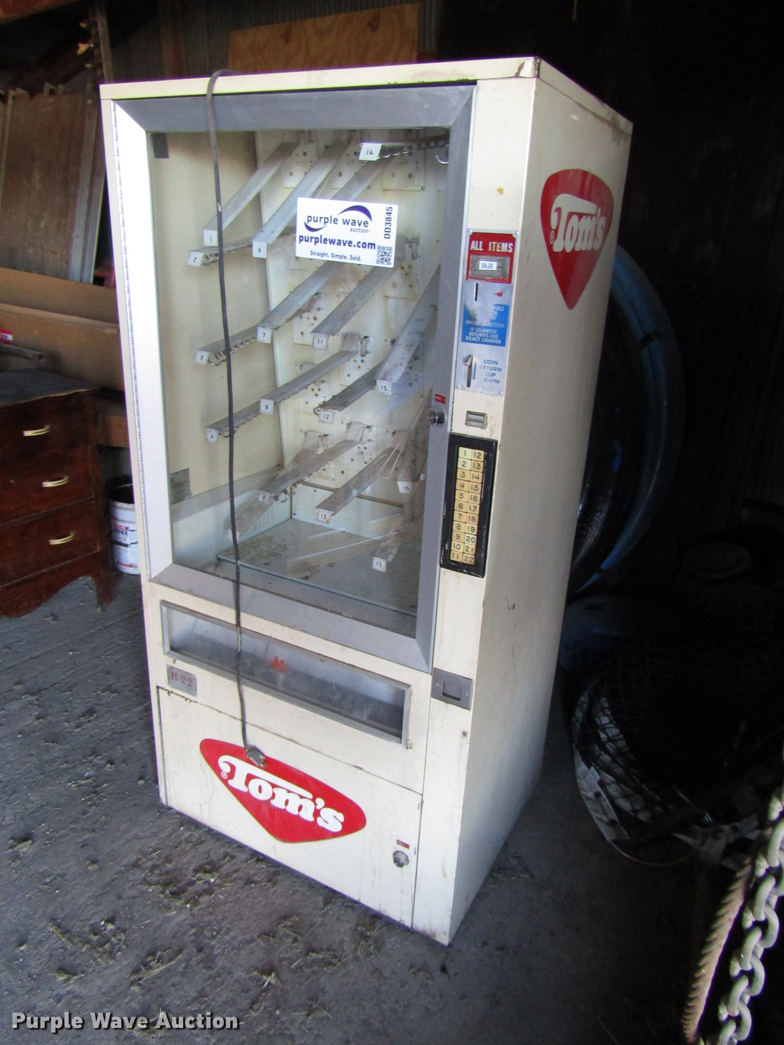 Vending machine in Belleville, KS Item DD3845 sold Purple Wave