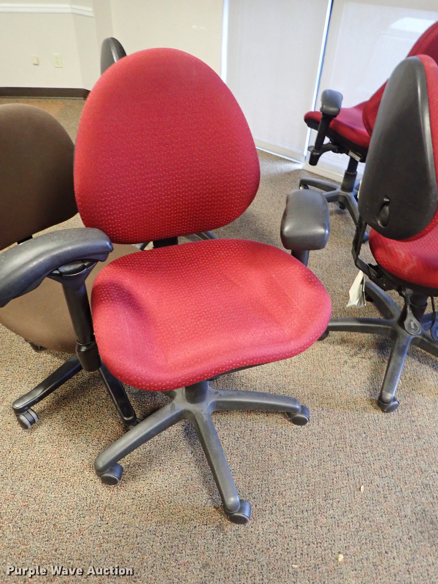 Approximately 25 office chairs in Wichita, KS Item FI9464 sold