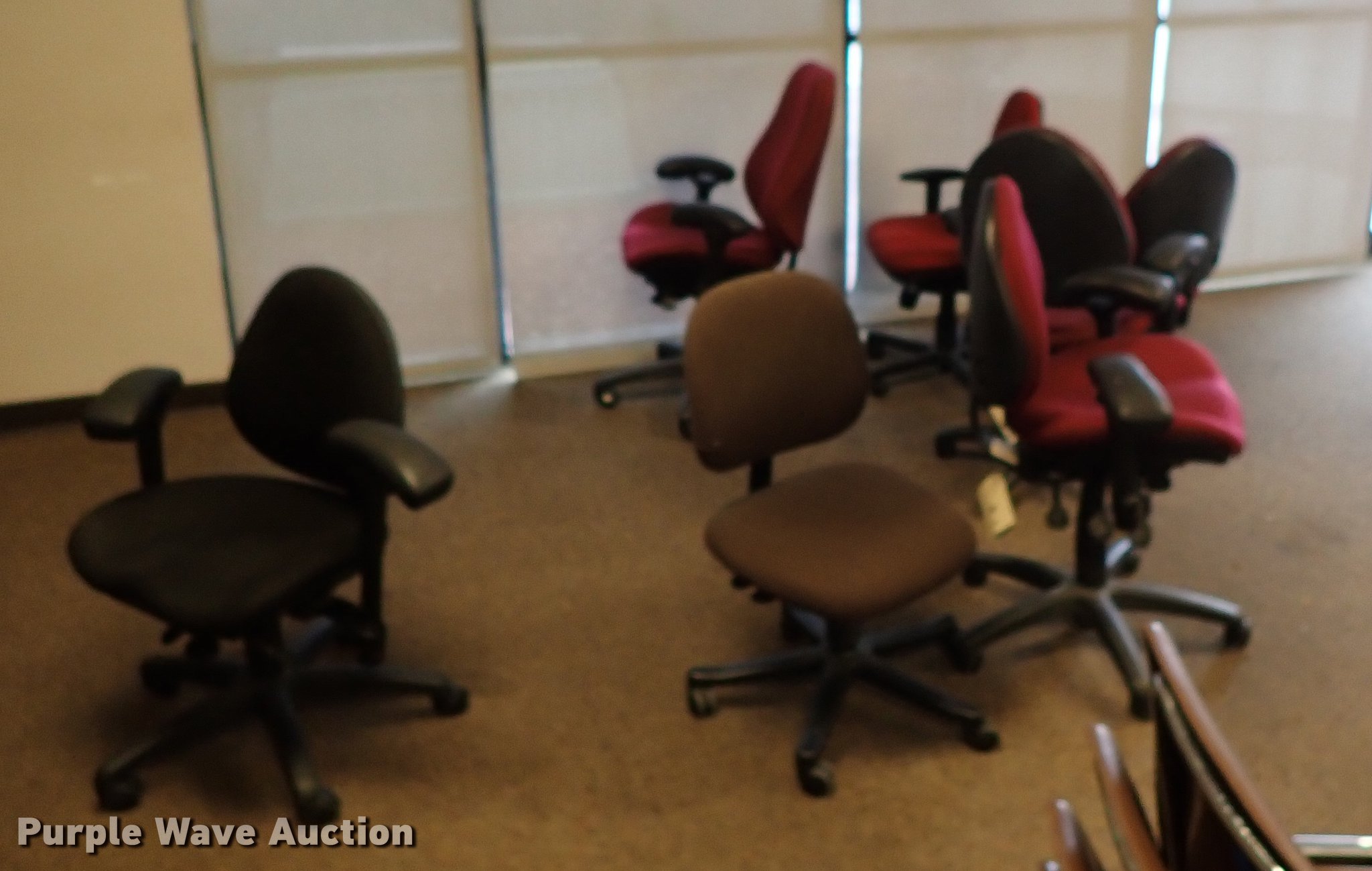 Approximately 25 office chairs in Wichita, KS Item FI9464 sold