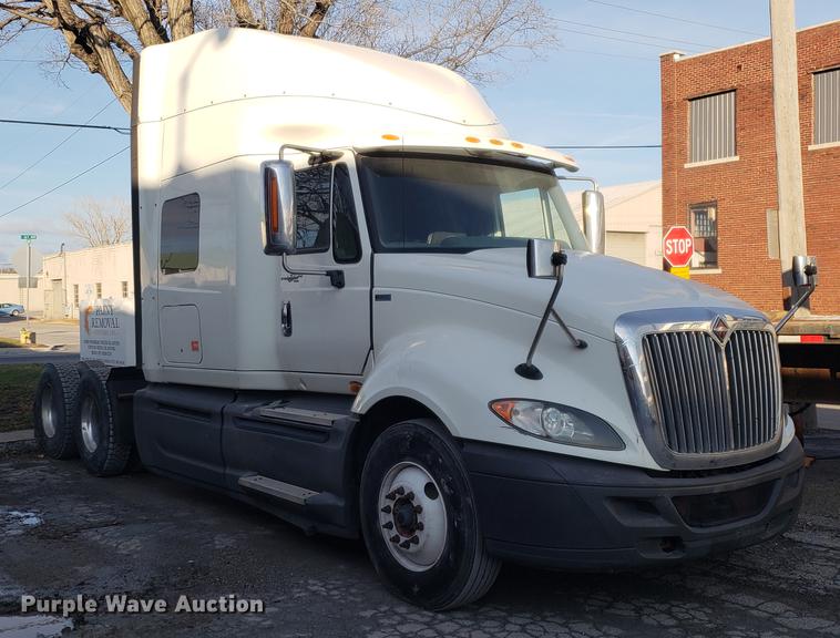 image for item AV9438 2012 International ProStar semi truck