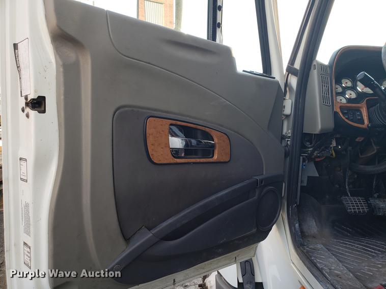 image for item AV9438 2012 International ProStar semi truck