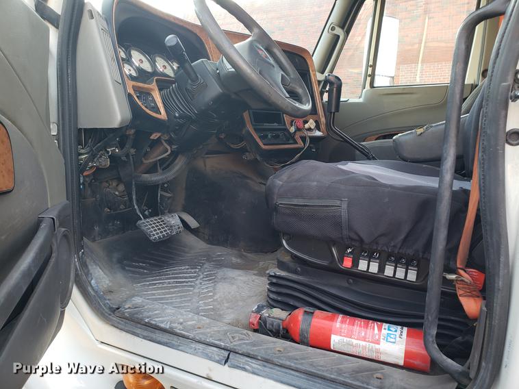 image for item AV9438 2012 International ProStar semi truck