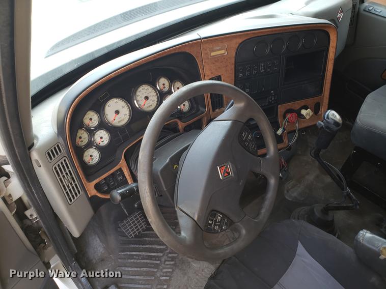 image for item AV9438 2012 International ProStar semi truck