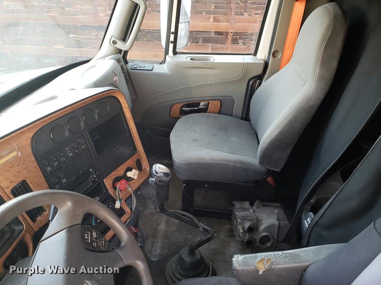 image for item AV9438 2012 International ProStar semi truck