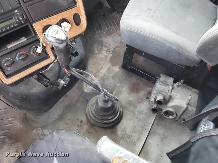 image for item AV9438 2012 International ProStar semi truck