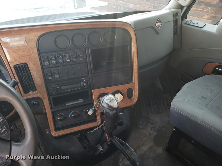 image for item AV9438 2012 International ProStar semi truck