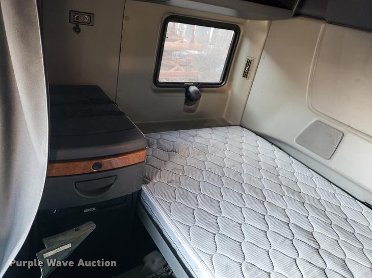 image for item AV9438 2012 International ProStar semi truck