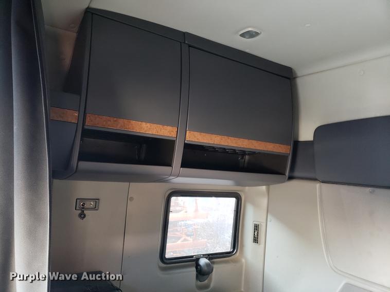 image for item AV9438 2012 International ProStar semi truck