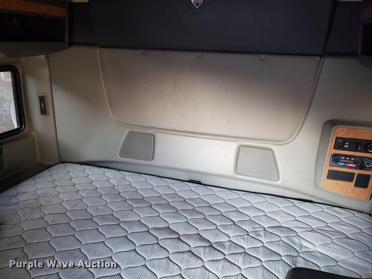 image for item AV9438 2012 International ProStar semi truck