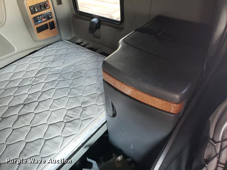 image for item AV9438 2012 International ProStar semi truck