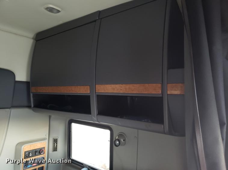 image for item AV9438 2012 International ProStar semi truck